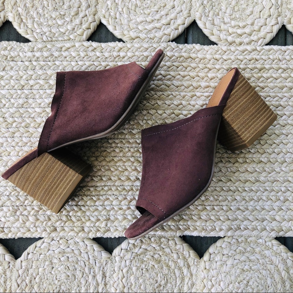 brown suede mule sandals / size 8